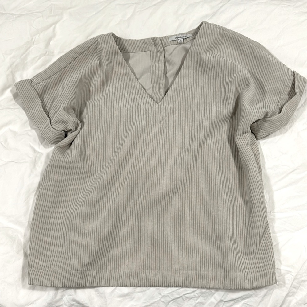 Madewell ribbed tulip hem buttoned back and v neck short sleeve